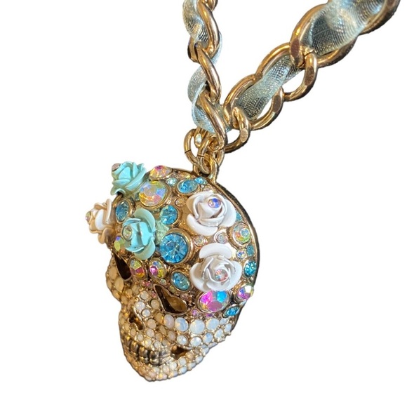 Betsey Johnson Gold Tone Crystal & Flower Sugar Skull Pendant Necklace - Picture 7 of 10